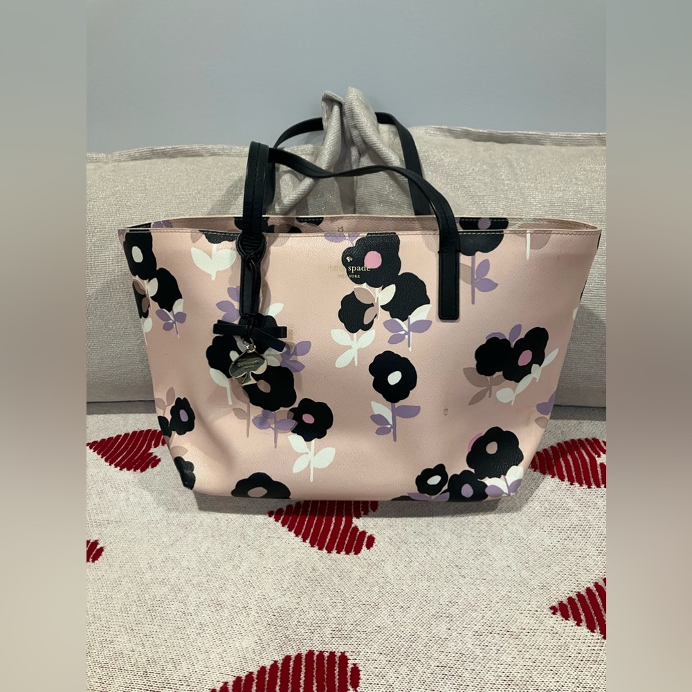 Gently used Kate Spade Shoulder Bag